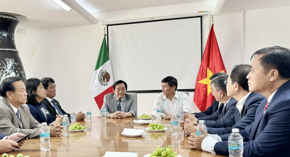 Đoan BDtham mexico 3.jpg