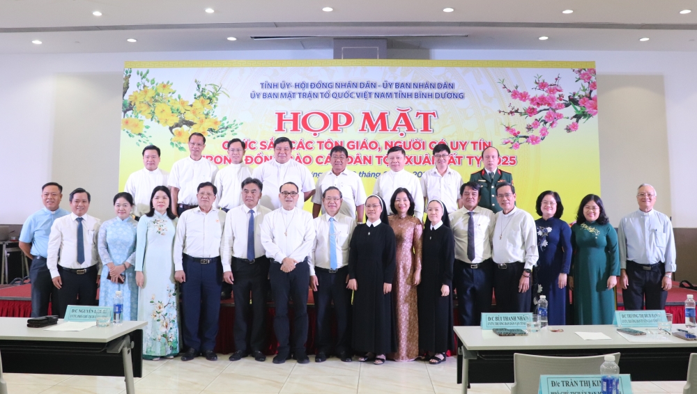 Hop mat chuc sac ton giao 2025-12.JPG