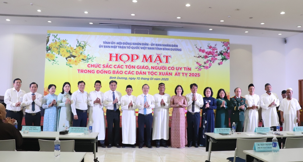 Hop mat chuc sac ton giao 2025-15.jpg