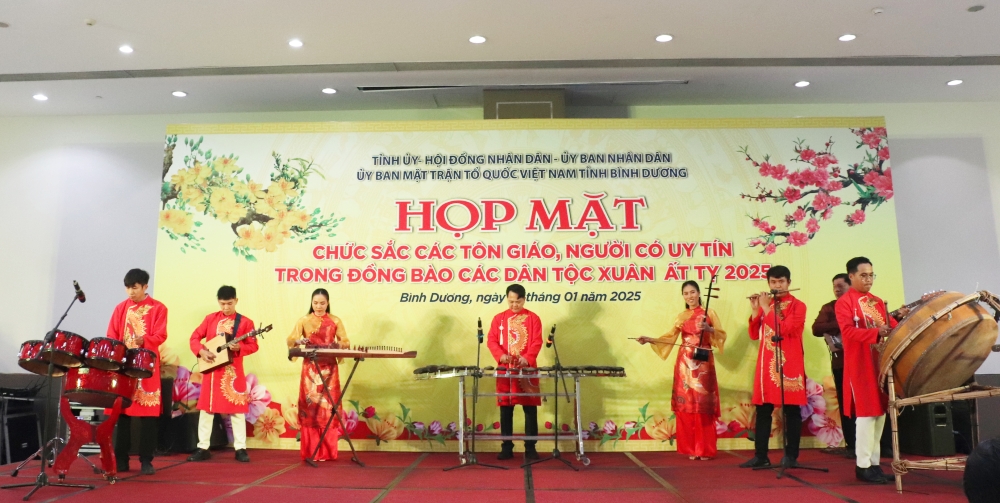 Hop mat chuc sac ton giao 2025-4.JPG