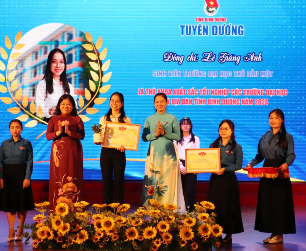 Le tuyen duong GV tre-11.jpg