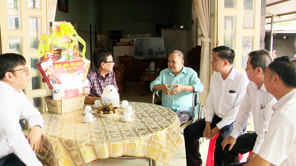 Ông Mai Hùng Dũng thăm  ông Võ Văn Thanh.jpg