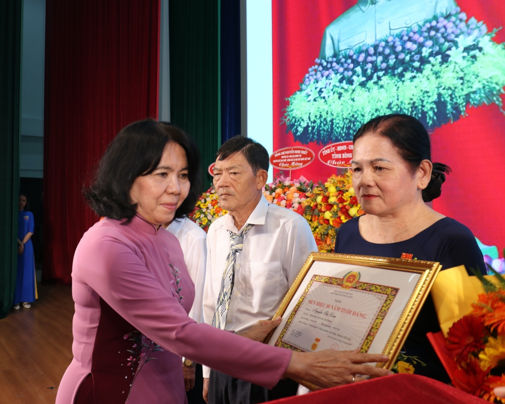 Tan Uyen-Hop mat 95 nam thanh lap Dang-10.JPG